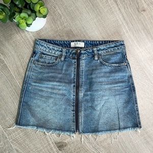 WE THE FREE Distressed Denim Zipper Front Raw Hem Mini Skirt Women's Size 26